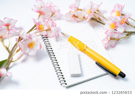 Open blank ring notebook with cherry blossoms and pen 123265653