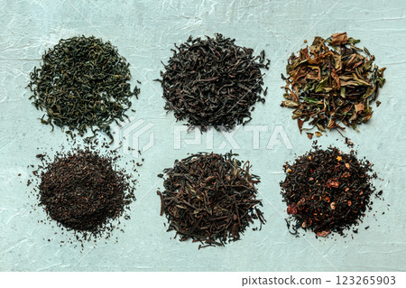 Loose tea leaves. Black, green, and white teas, English breakfast, etc 123265903