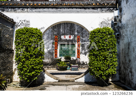 Built before 1869, the Mandarin's House is one of the buildings in Macau's historic district which was inscribed on the UNESCO World Heritage List in 2005. 123266236
