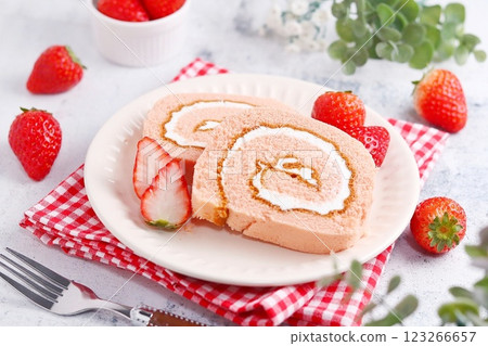 Strawberry roll cake 123266657