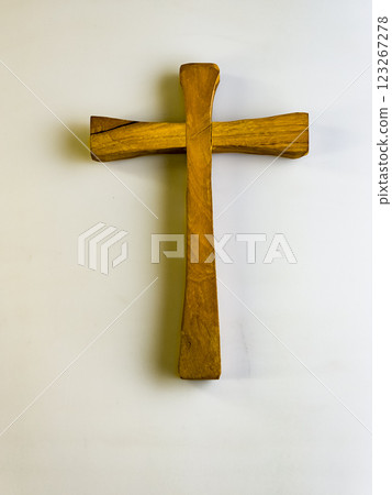 Old wooden cross on white background 123267278