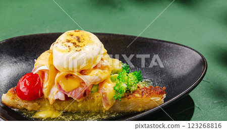 Delicious brunch dish with poached egg and fresh vegetables 123268816