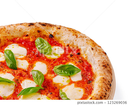 Delicious classic pizza with fresh basil and mozzarella 123269036