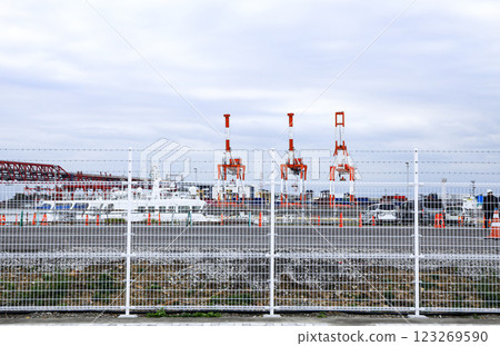 White steel grating fence made with wire, Grating wire industrial fence for boundary area of the port. White steel grating fence made with wire, Grating wire industrial fence for boundary area of the port. 123269590