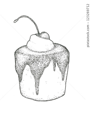 海綿蛋糕配新鮮奶油和櫻桃 123269712