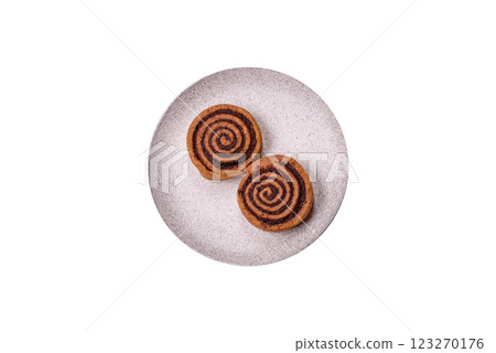 Freshly baked cinnamon roll with spices and cocoa filling 123270176
