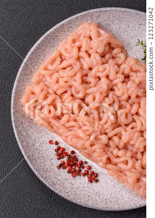 Raw minced chicken with salt, spices and herbs 123271042