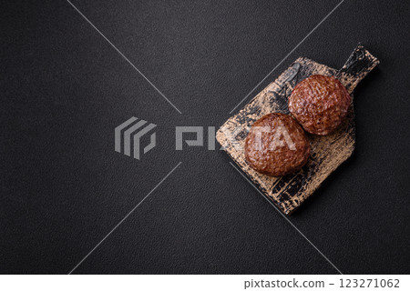 Beef burger patties with salt, spices and herbs Beef burger patties with salt, spices and herbs 123271062