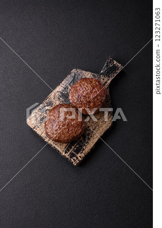 Beef burger patties with salt, spices and herbs Beef burger patties with salt, spices and herbs 123271063