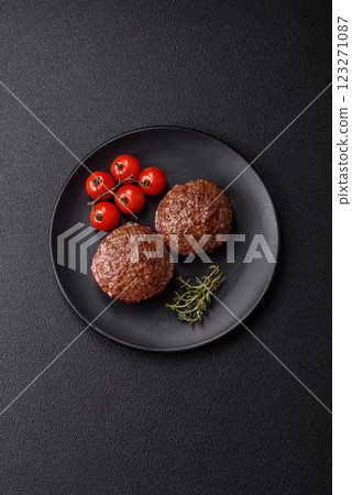 Beef burger patties with salt, spices and herbs Beef burger patties with salt, spices and herbs 123271087