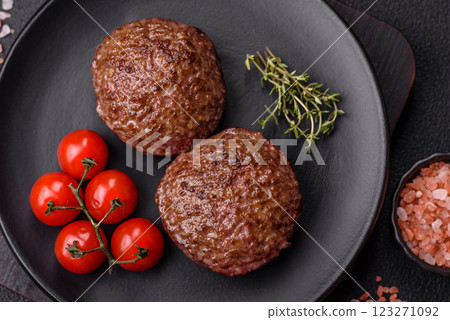 Beef burger patties with salt, spices and herbs Beef burger patties with salt, spices and herbs 123271092
