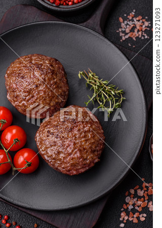 Beef burger patties with salt, spices and herbs Beef burger patties with salt, spices and herbs 123271093
