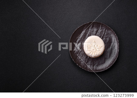 Sweet round tart with berry filling, covered with white chocolate 123273999