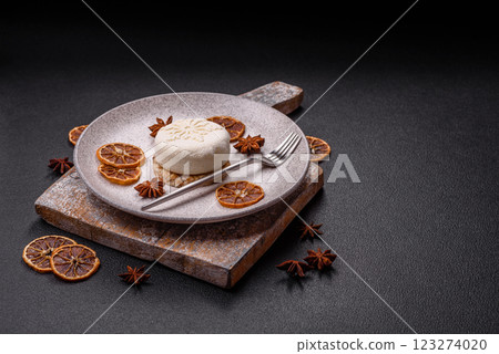 Sweet round tart with berry filling, covered with white chocolate 123274020