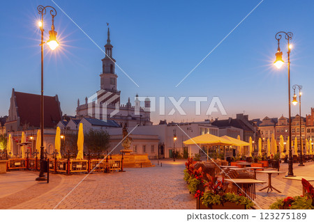 Old Market Square at dawn in Poznan, Poland 123275189