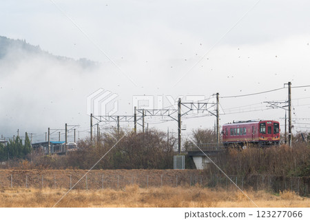 [Miyafuku Line] A sea of clouds spreads around Oe Station 123277066
