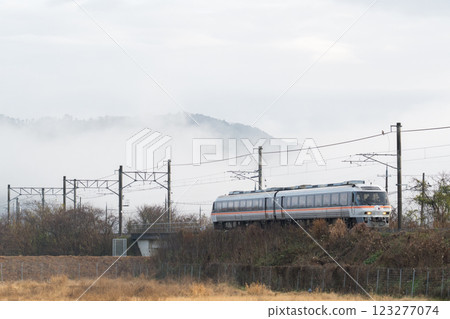 [Miyafuku Line] Rapid train running with a sea of clouds behind it 123277074