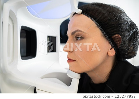 Facial scanning process for skin analysis at a clinical setting Facial scanning process for skin analysis at a clinical setting 123277952