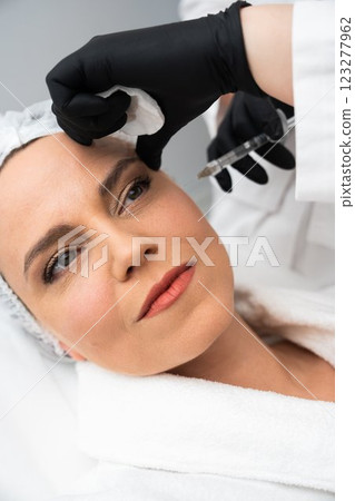 Woman undergoing cosmetic treatment in a professional setting 123277962