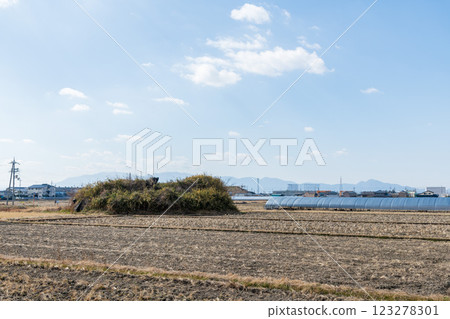 View of the remains of the air raid shelter on the south side of the former Yanagimoto Airfield 123278301