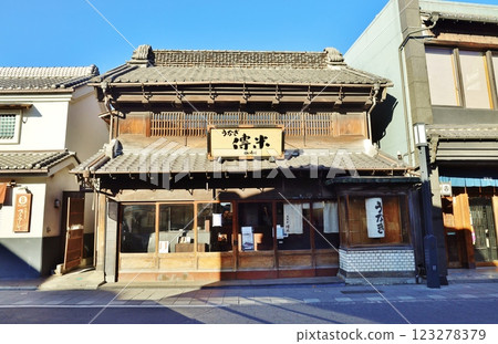 清晨的川越商店街 清晨的川越商店街 123278379