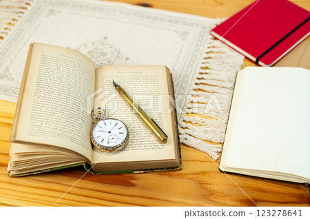 類比文具和懷錶 123278641