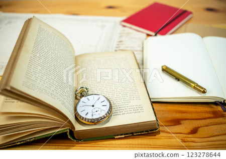 Analog stationery and pocket watches 123278644