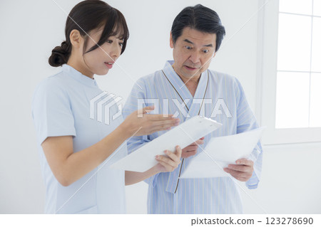 Nurse, counseling, medical checkup 123278690