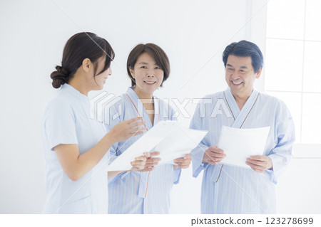 Nurse, counseling, medical checkup 123278699