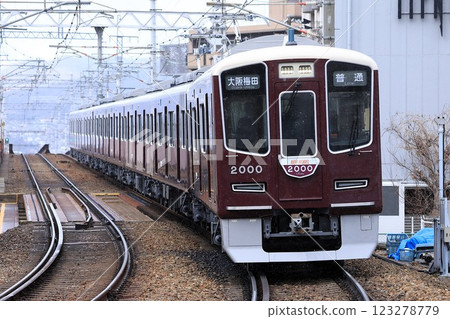 [Hankyu] 2000 series (Takarazuka Line: Ishibashi-Handaimae Station) 123278779