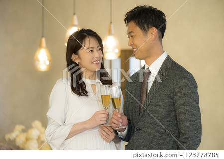 40 多歲的情侶約會 123278785