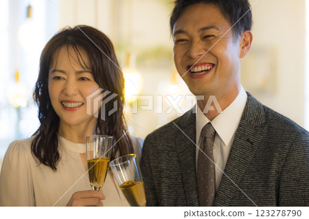 Dating couple in their 40s 123278790