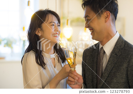 40 多歲的情侶約會 40 多歲的情侶約會 123278793