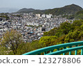 神戶的山脈延伸至海岸線 123278806