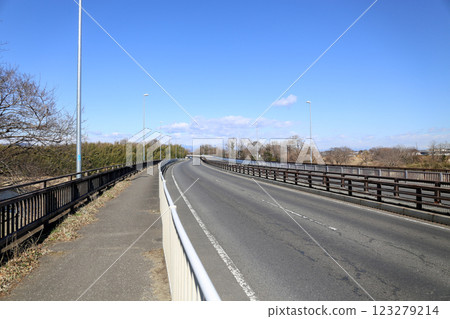 橫跨思井川的大山橋 橫跨思井川的大山橋 123279214