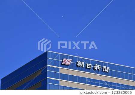 View of the Tokyo cityscape in Japan, including airplanes and the Asahi Shimbun company. In front of the company is the former site of Tsukiji Market. View of the Tokyo cityscape in Japan, including airplanes and the Asahi Shimbun company. In front of the company is the former site of Tsukiji Market. 123280006