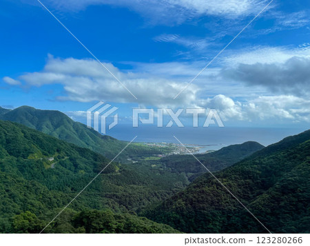 Yakushima's Princess Mononoke Forest and the Town Where People Live [Clear Blue Skies and a Pilgrimage to a Holy Land] 123280266
