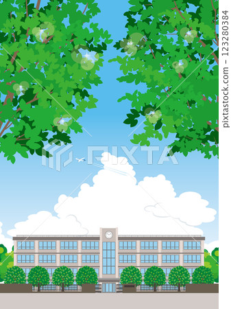 圖：一座綠葉繁茂的學校建築。 123280384