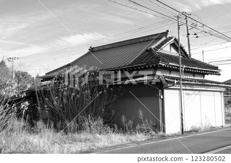 空置的商店和住宅 空置的商店和住宅 123280502