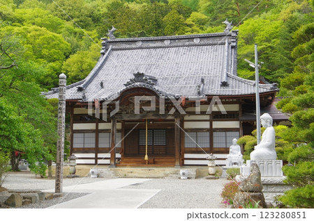 真宗松本寺寶福寺是一座曹洞宗寺廟,其主佛為鎌倉時代的千手觀音。 真宗松本寺寶福寺是一座曹洞宗寺廟,其主佛為鎌倉時代的千手觀音。 123280851