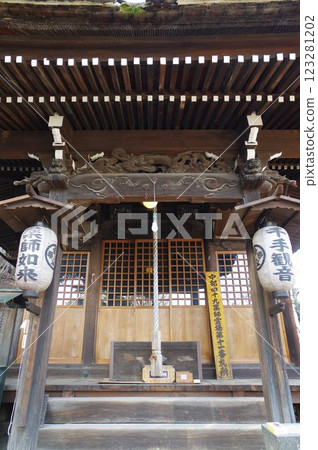 Shinshu Okaya Shokoji Temple's buildings and sculptures - a temple with many cultural assets Shinshu Okaya Shokoji Temple's buildings and sculptures - a temple with many cultural assets 123281202