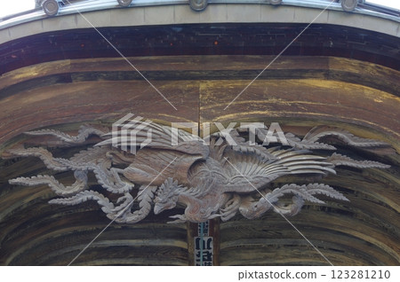 擁有許多文化遺產的信州岡谷聖光寺的建築和雕塑 擁有許多文化遺產的信州岡谷聖光寺的建築和雕塑 123281210