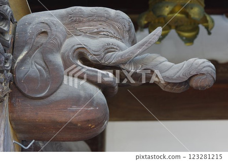 Shinshu Okaya Shokoji Temple's buildings and sculptures - a temple with many cultural assets 123281215