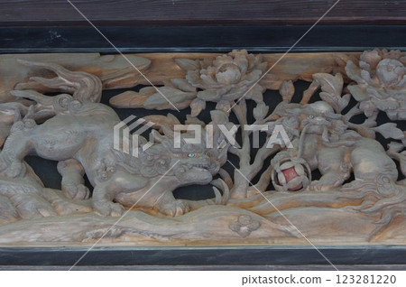 擁有許多文化遺產的信州岡谷聖光寺的建築和雕塑 123281220