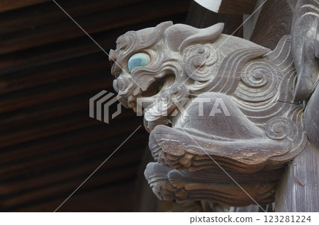 擁有許多文化遺產的信州岡谷聖光寺的建築和雕塑 擁有許多文化遺產的信州岡谷聖光寺的建築和雕塑 123281224
