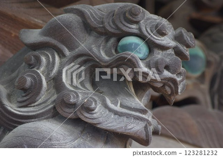 擁有許多文化遺產的信州岡谷聖光寺的建築和雕塑 123281232