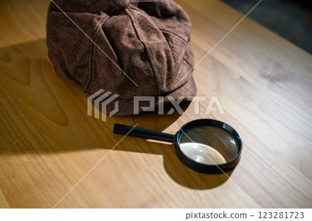 Detective-like image 123281723