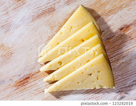 Sliced semi hard cheese 123282019