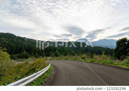 歷史悠久的古道「鹽路」及其周邊地區 歷史悠久的古道「鹽路」及其周邊地區 123282296