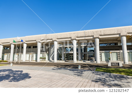 宮崎縣宮崎市晴空萬裡的宮崎縣立圖書館 宮崎縣宮崎市晴空萬裡的宮崎縣立圖書館 123282547
